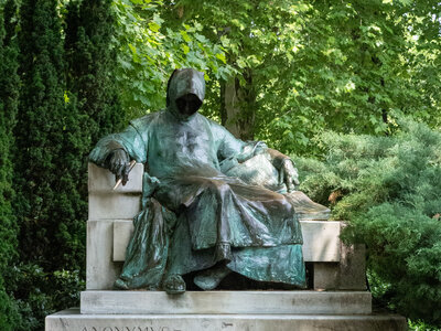 Statue of Anonymus
